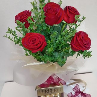 Gift Set: 5 Dutch Roses & Ferrero Rocher Chocolates