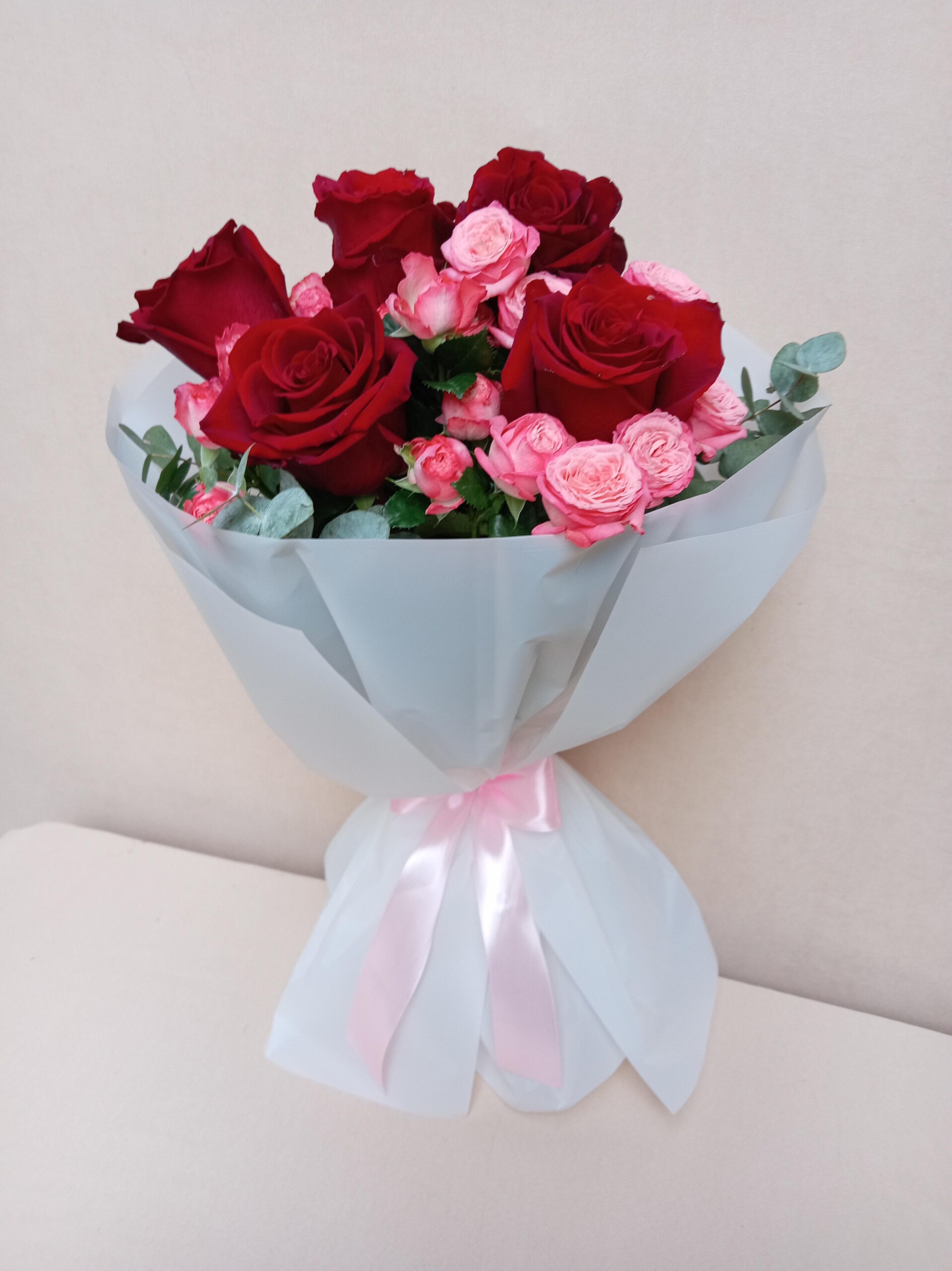 5 Ecuadorian Red Roses & Pink Spray Roses with Eucalyptus